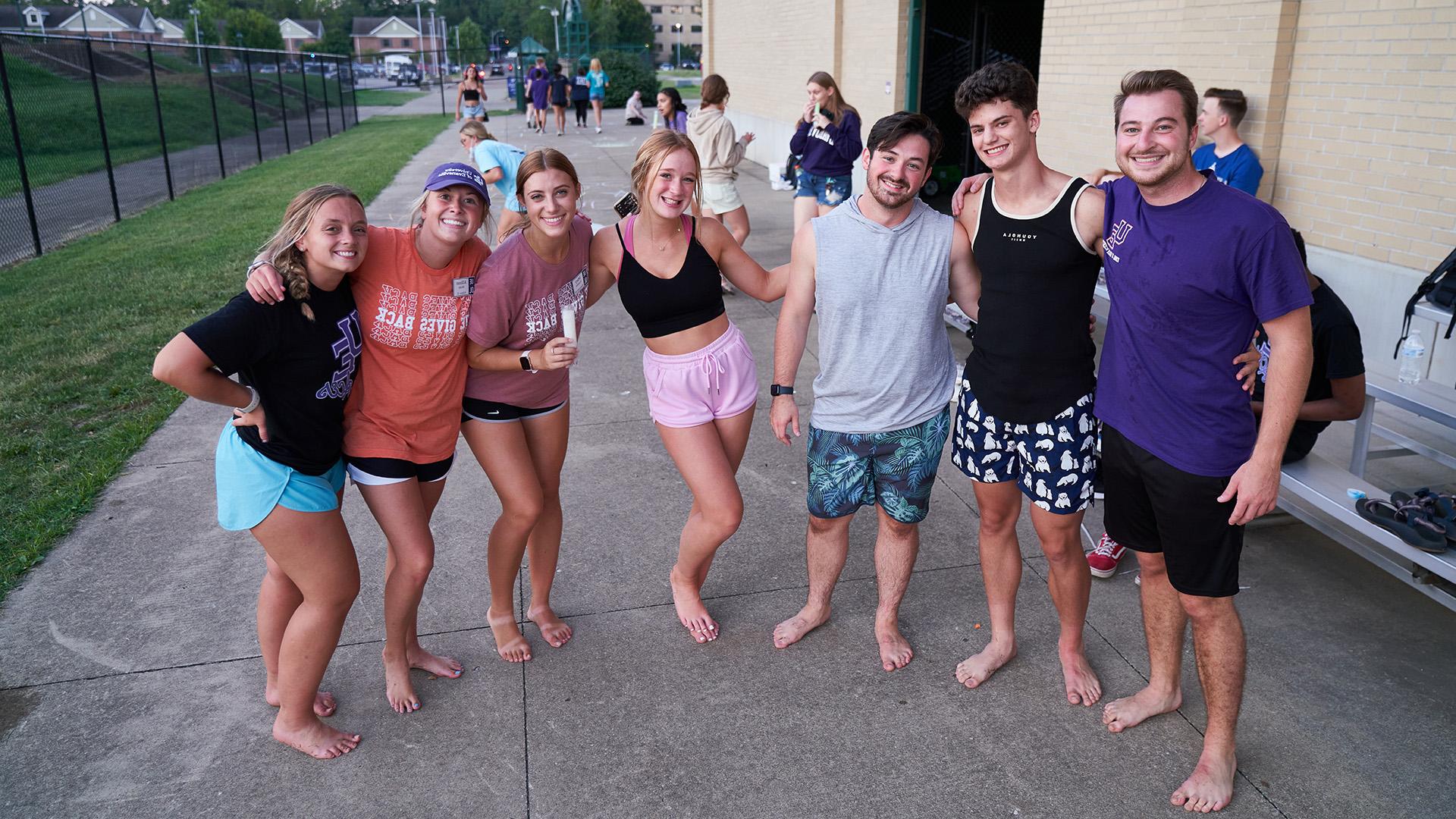 Welcome Week 2023 students on sidewalk